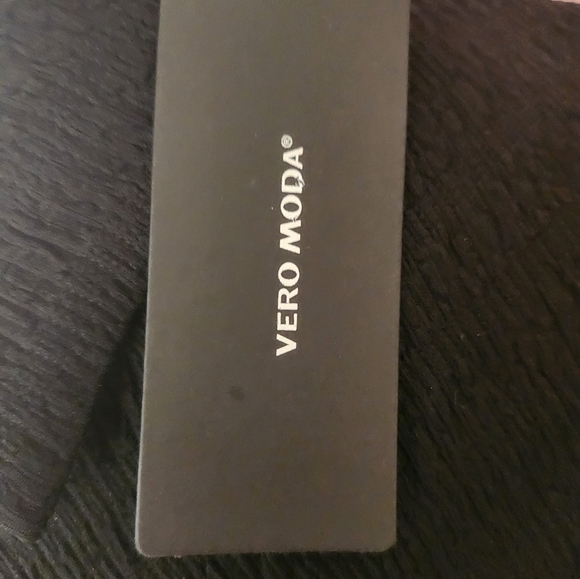 NEVER WORN Vera Moda size L black stretchy long-sleeved collared blouse - Picture 7 of 9